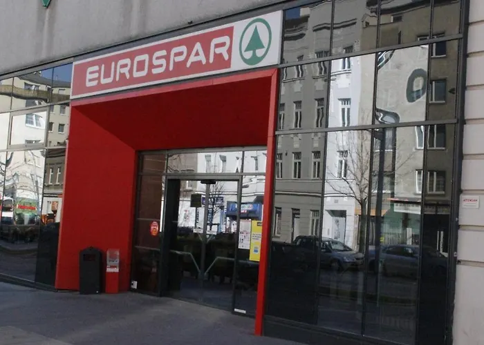 Spacious Station Апартаменти *